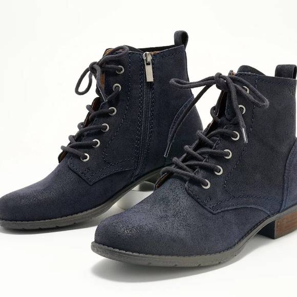 New Earth Brands Lace Up Ankle Janel Boots Bootie Navy Blue NIB Fashion - Picture 1 of 10